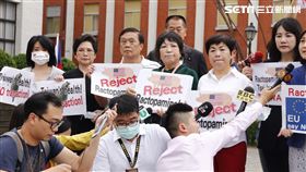 國民黨團突襲開記者會反美豬（圖／記者林聖凱攝影）