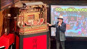 已故布袋戲大師王炎親雕彩樓　林經甫捐台博館台原藝術文化基金會董事長林經甫（圖）1日捐贈大批偶戲文物給台灣博物館，其中包含日治時代真西園掌中戲團的六角彩樓，是由已逝布袋戲大師王炎親自雕刻製作。中央社記者趙靜瑜攝  109年9月1日