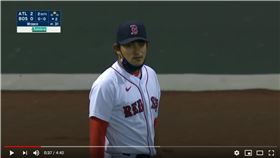 ▲林子偉生涯首次防守左外野，隊友漏接回傳球毀美技。（圖／翻攝自YouTube）