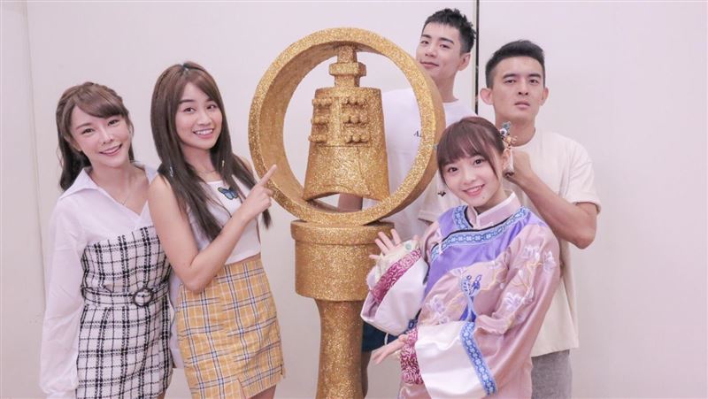 男神女神慶金鐘！聯想遊戲變害羞告白