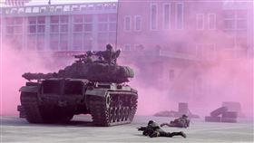 CM11戰車、CM33裝步戰鬥車發起攻擊，快速執行應變制變及全方位打擊任務 之可恃戰力。。（記者邱榮吉/高雄拍攝）