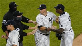▲洋基終結者查普曼（Aroldis Chapman）抓下最後1個出局數卻引發衝突。（圖／美聯社／達志影像）