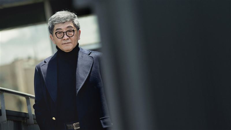 陳時中登時尚雜誌變歐爸…靦腆回應了