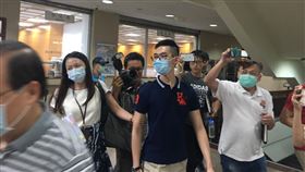 ▲先前王銓勵對郭男(中)提告後，意外爆出王文祥、呂安妮的爭子內幕。（圖／記者楊佩琪攝）
