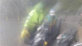 南投8旬爺騎車奔台中，年輕人也驚嘆／翻攝自南投縣政府警察局仁愛分局