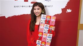 Lulu黃路梓茵發行《29》專輯，1日晚間到Hit Fm聯播網「OH夜DJ」Waa魏如萱節目探班。圖／Hit Fm提供