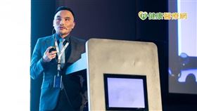 林上立醫師提到，凱格爾運動則須透過多次的自行訓練，主動收縮盆底肌群，不過由於自主凱格爾運動收縮頻率與強度有限，許多患者無法確定是否有正確運動到盆底肌，因此效果也難以評估。