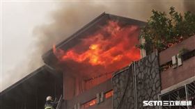 台中民宅延燒7戶，妻命喪火窟／翻攝畫面