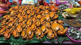 彰化超豪奢普渡！大龍蝦、螃蟹擺滿桌（圖／爆廢公社）
