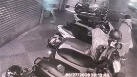 新北,泰山,機車,雨褲,小偷（圖／翻攝畫面）