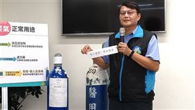 笑氣最快10月列管  非法持有最高罰30萬元行政院環保署毒物及化學物質局長謝燕儒（圖）20日在記者會中表示，21日將預告笑氣為關注化學物質，最快10月底公告，未來若非法持有，最高可處新台幣30萬元罰鍰。中央社記者張雄風攝  109年7月20日