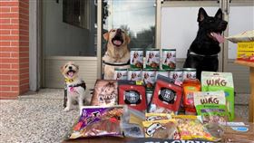 狗狗版普渡桌／翻攝自臺中市刑大臉書