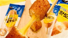 開箱家樂福沒熱狗的熱狗、起司超牽絲～他驚：超適合配韓劇（圖／網友Matthew提供）