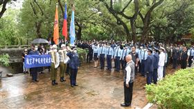 苗縣秋祭聯合祭典　侍從官黃聖航入祀忠烈祠苗栗縣政府3日在貓貍山忠烈祠舉行秋祭聯合祭典，並安排黑鷹直升機失事因公殉職苗栗子弟、空軍中校侍從官黃聖航入祀忠烈祠，黃聖航家屬和部隊同袍多人出席，場面莊嚴哀榮。（苗栗縣政府提供）中央社記者管瑞平傳真　109年9月3日