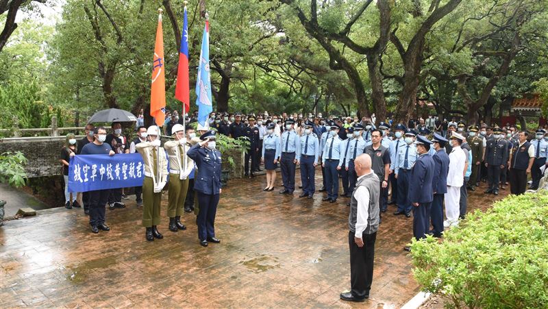 黑鷹失事守護總長！黃聖航入祀忠烈祠