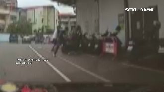 行車糾紛爆口角？3男持棒賣場旁毆人