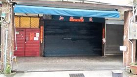 食藥署3日查獲口罩國家隊「加利」公司8月間進口337萬片中國製的非醫用口罩，混充醫用口罩混入實名制通路，位於新北市八里區的加利科技3日下午大門深鎖，總機電話也無人接聽。（民眾提供）中央社記者黃旭昇新北傳真