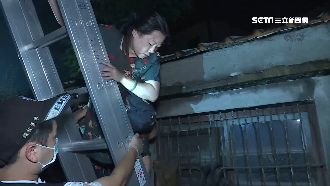 透天厝深夜竄火舌　女攜母跳頂樓逃生