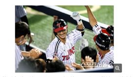 ▲韓國職棒安打王LG雙子隊史球星朴龍澤41歲引退年驚奇連兩場開轟。（圖／截自韓國媒體）