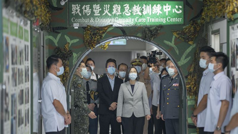 國軍換新血！小英：為國家生存而戰