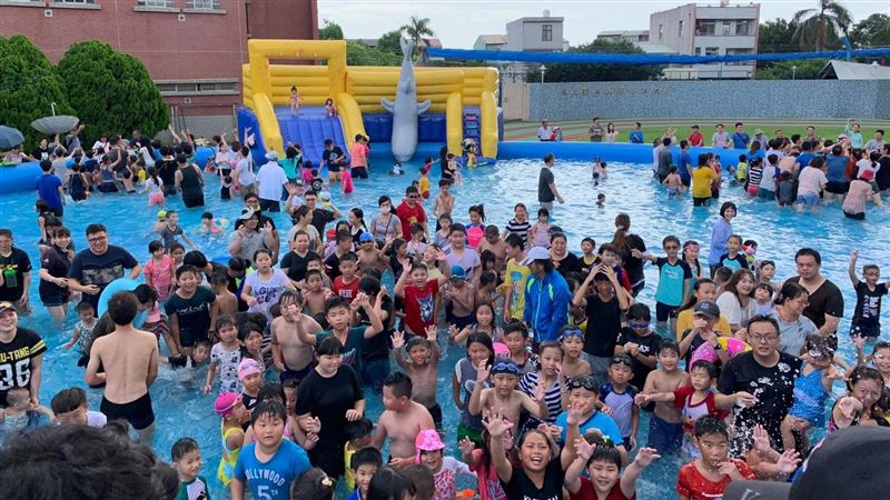 抓住夏天的尾巴　武荖坑滑水同玩節