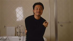 一位曾經拍攝過張國榮的日本攝影師清永安雄（Yasuo Kiyonaga），分享了幾張從未曝光的照片。（圖／清永安雄授權提供）