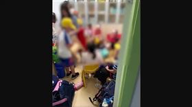 上百小學生眼睛灼傷！「紫外線燈」狂照5小時　最慘恐失明（圖／翻攝自頭條新聞微博）