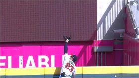 ▲勇士外野手杜瓦（Adam Duvall）沒收2分砲。（圖／翻攝自MLB官網）