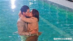 浪漫輸給你,宋芸樺,張立昂,水中,擁吻