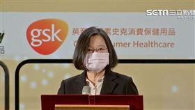 蔡英文出席藥師公會全聯會會慶，感謝藥師們共同締造口罩販售實名制歷史紀錄，並盼持續守護全民健康。