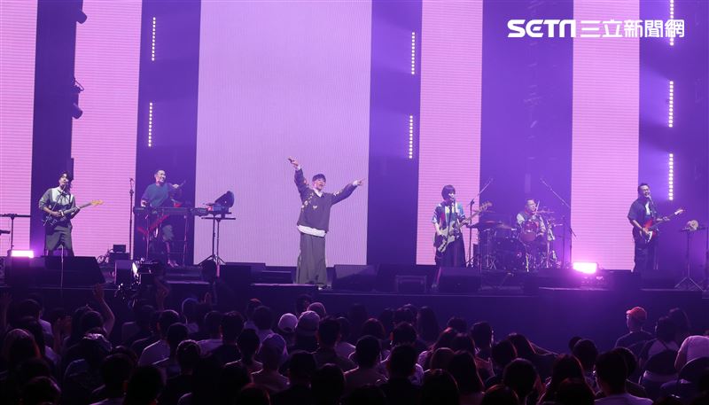 魚丁糸青峰臺北流行音樂中心「嗨！北流」開幕演唱會。（記者邱榮吉/攝影）