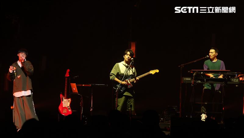 魚丁糸青峰臺北流行音樂中心「嗨！北流」開幕演唱會。（記者邱榮吉/攝影）