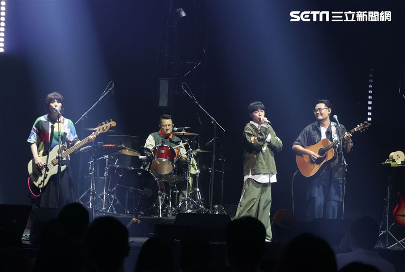魚丁糸青峰臺北流行音樂中心「嗨！北流」開幕演唱會。（記者邱榮吉/攝影）
