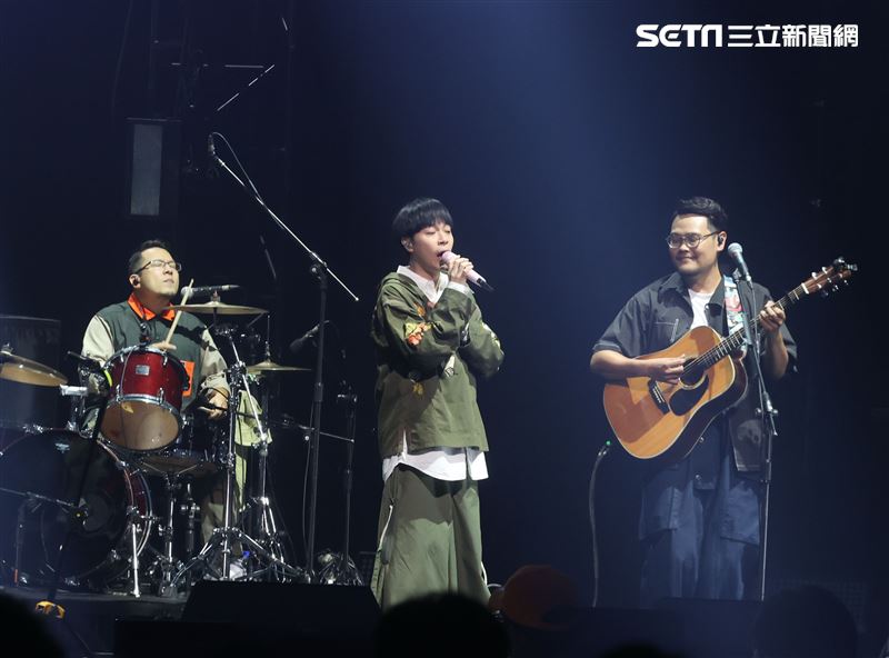 魚丁糸青峰臺北流行音樂中心「嗨！北流」開幕演唱會。（記者邱榮吉/攝影）