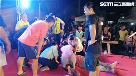 金曲歌手嚴詠能台上突倒下　護理媽媽第一時間協助急救圖／網友潘恩哲提供