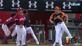 陳俊秀保住林岳平引起網友討論。（圖／翻攝自CPBL TV）