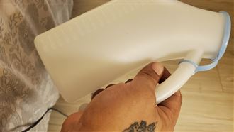 館長中槍靠尿壺　自嘲雙腳殘廢好夥伴