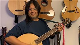 嚴詠七夕告白老婆，寫下「情投意合」藏頭詩放閃。/臉書