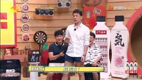 王耀慶加盟真人秀《元氣滿滿的哥哥》激曬大腿根。（圖／翻攝自微博）
