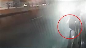 桃園,阿羅哈,客運,跌出車外,輾斃