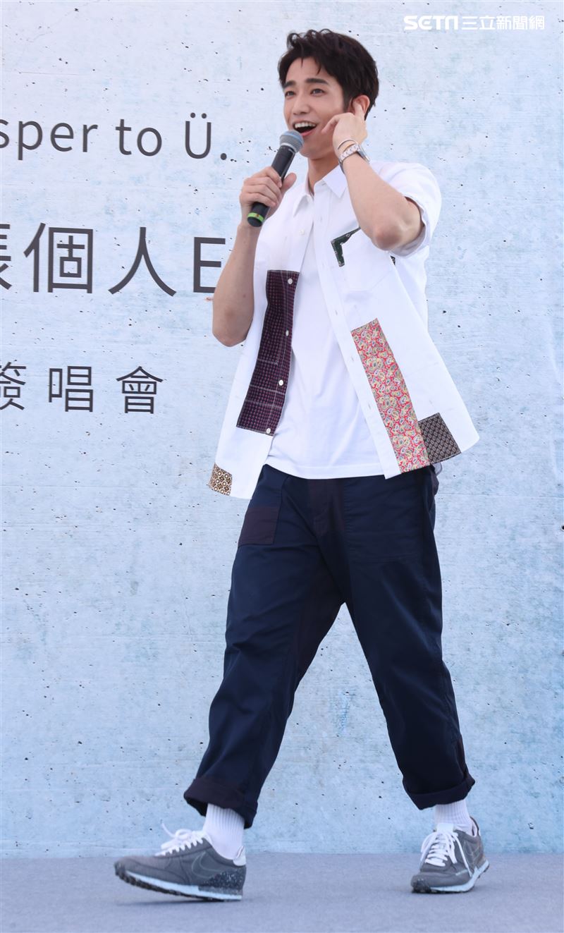 劉以豪首張個人EP「Ü」台北慶功簽唱會。 (記者邱榮吉/攝影)