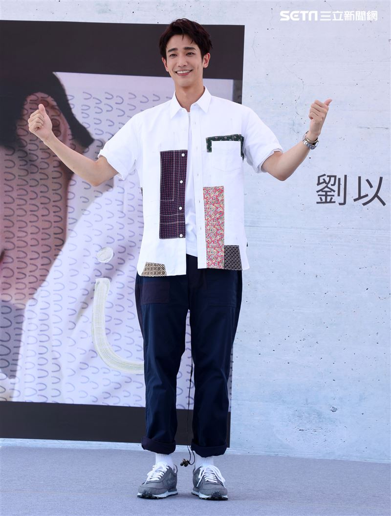 劉以豪首張個人EP「Ü」台北慶功簽唱會。 (記者邱榮吉/攝影)