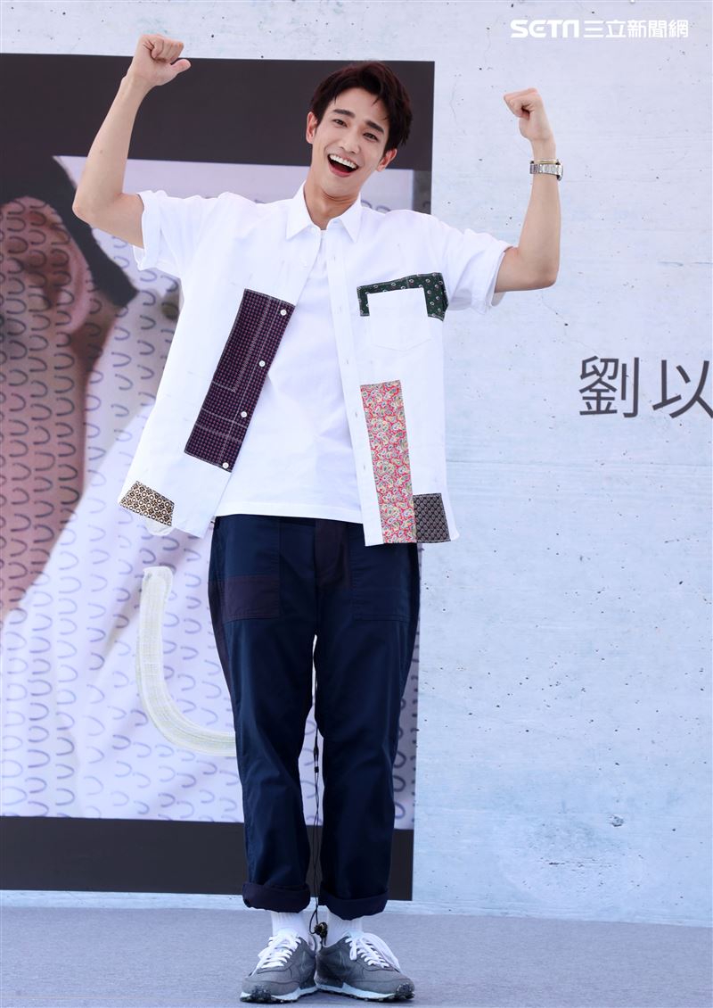 劉以豪首張個人EP「Ü」台北慶功簽唱會。 (記者邱榮吉/攝影)