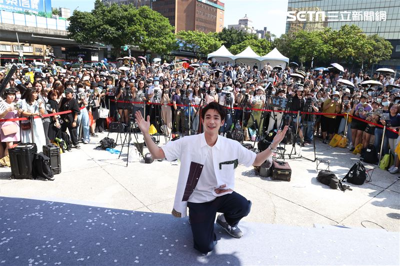 劉以豪首張個人EP「Ü」台北慶功簽唱會。 (記者邱榮吉/攝影)