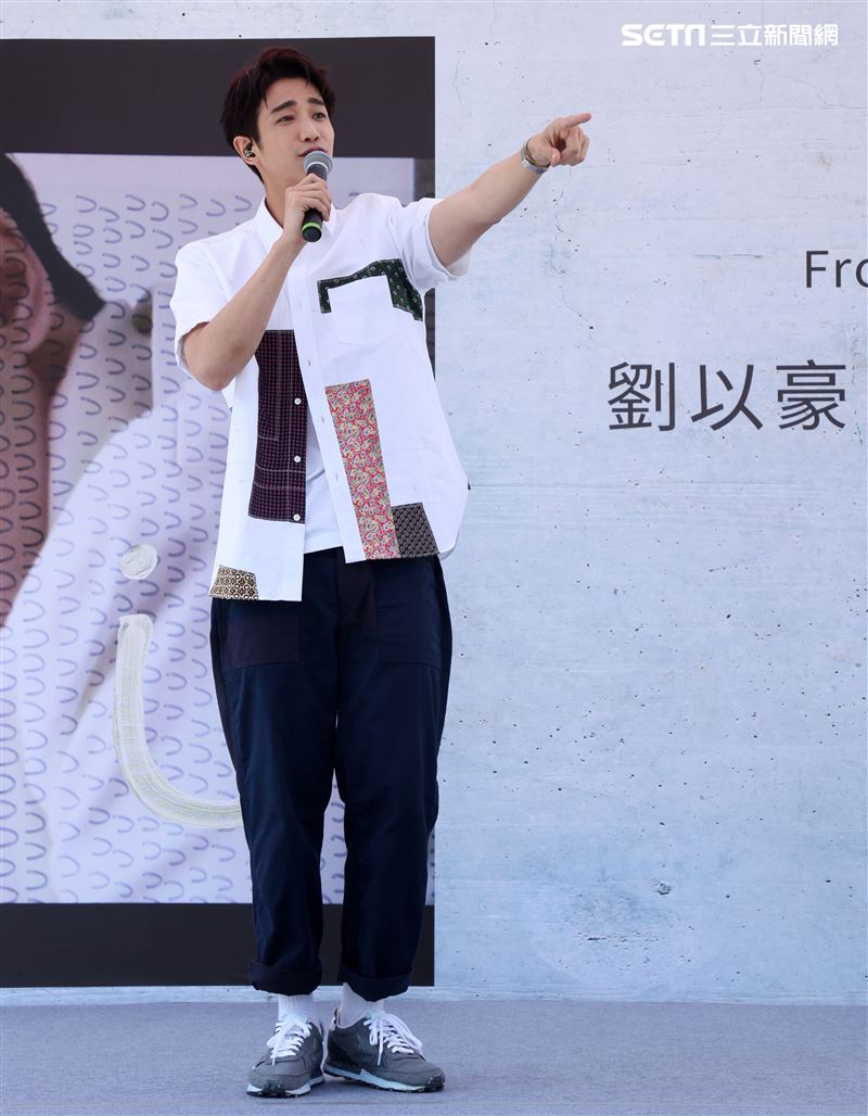 劉以豪首張個人EP「Ü」台北慶功簽唱會。 (記者邱榮吉/攝影)