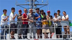 外交部發文，海巡船從吐瓦魯接回我國外交役男、日籍人士（圖／翻社自臉書）