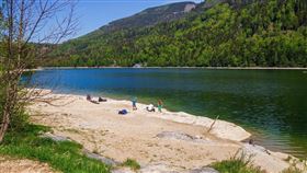 湖邊，湖泊，玩水（示意圖／翻攝自pixabay）