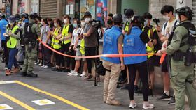 港人反對國安法遊行 記者被警方扣留調查有港人發起6日在九龍佐敦一帶集會遊行，並提出反對港區國安法等訴求。一些記者在採訪過程中一度被警方扣留調查，暫時不准採訪。中央社記者張謙香港攝　109年9月6日