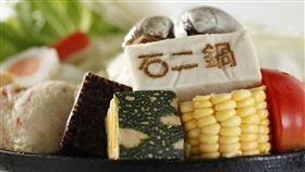  王品集團旗下的平價火鍋名店「石二鍋」在上個月（8月）因敵不過疫情悄悄調漲了價。（圖／翻攝「石二鍋」粉絲團）