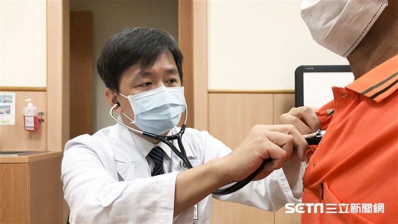 吃排骨嗆到　50歲男帶血半年憂罹癌